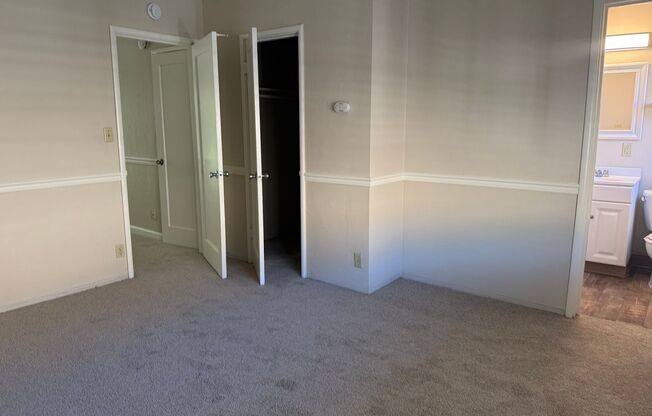 1 bed, 1 bath, $1,600, Unit 12