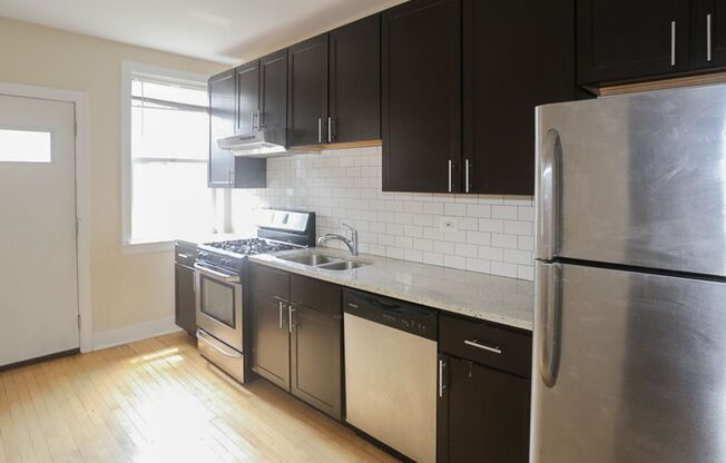 2 beds, 1 bath, 910 sqft, $2,595, Unit 1925-1