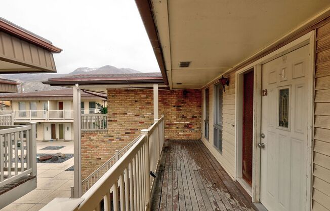 1 bed, 1 bath, 720 sqft, $1,095, Unit UNIT 12