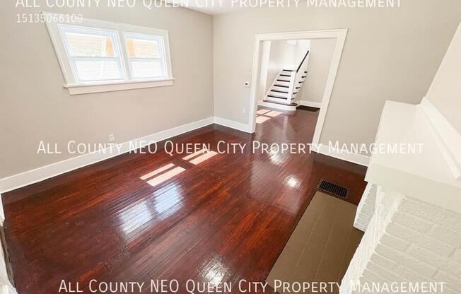 223 W PARKWOOD DR