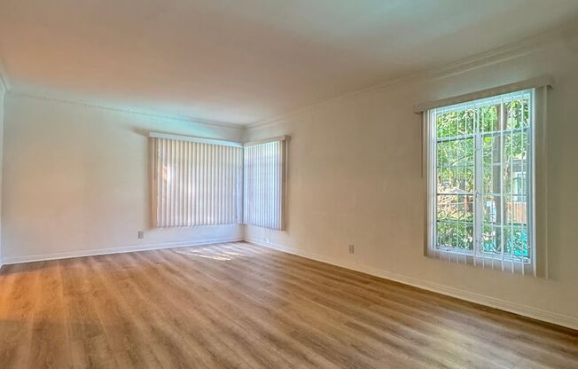 Hayworth Courtyard Apartments – West Hollywood Living