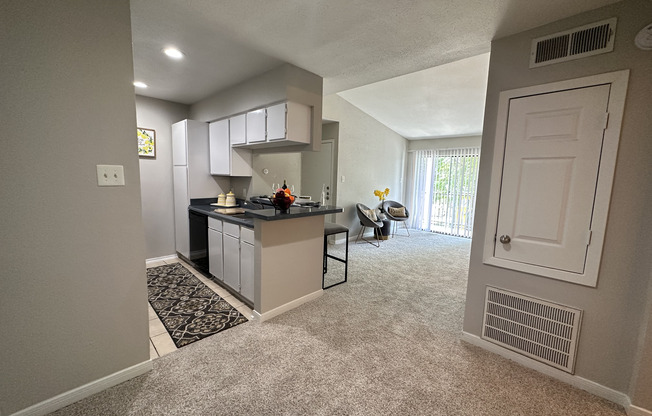 1 bed, 1 bath, 697 sqft, $899