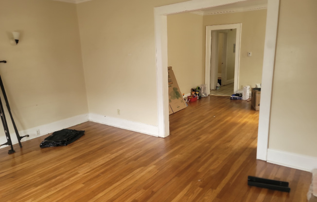 3 beds, 1 bath, $2,500