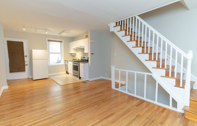 Charming 2 Bedroom 1 bath Row near Rittenhouse Square $1850/ mo + utilities