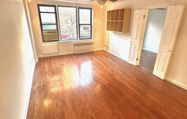 1 bed, 1 bath, $2,300, Unit 2D