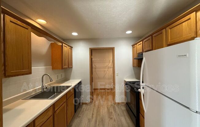 506 W WARREN AVE
