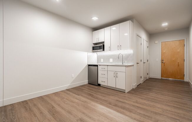 Studio, 1 bath, 224 sqft, $895, Unit 102