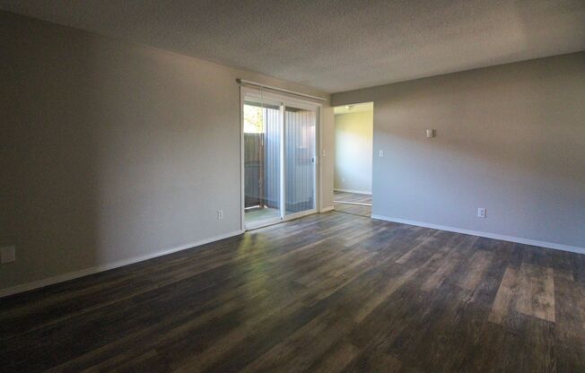2 beds, 1 bath, 889 sqft, $1,250, Unit 40