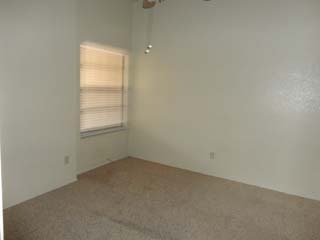 2 beds, 1 bath, 818 sqft, $850, Unit B