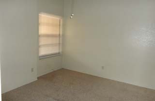 2 beds, 1 bath, 818 sqft, $850, Unit B