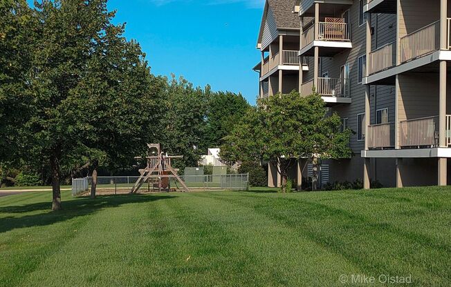 2 beds, 1 bath, $1,130