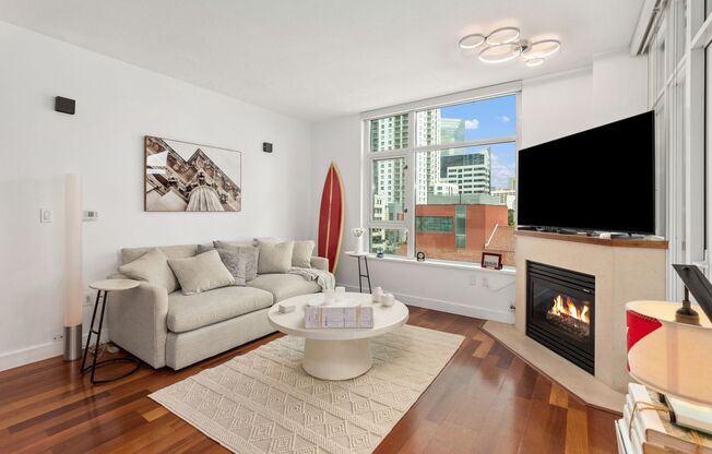 Downtown San Diego - Luxury 1bd/1ba Furnished Residence in the Grande South