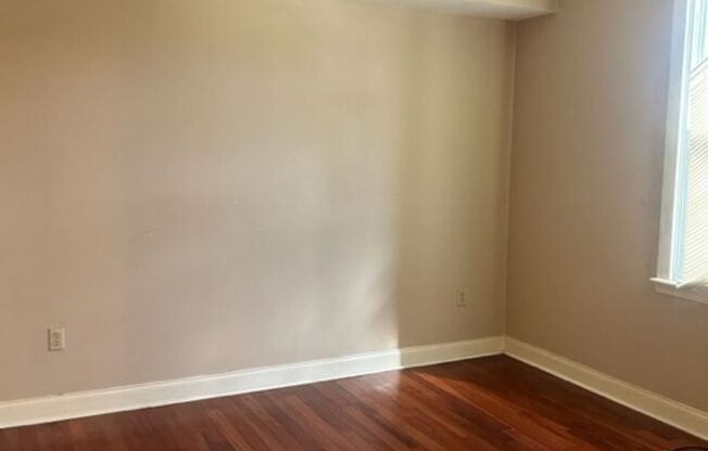 2 beds, 1 bath, $1,400