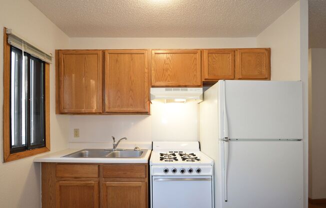 2 beds, 1 bath, 725 sqft, $1,215, Unit 1 - 23