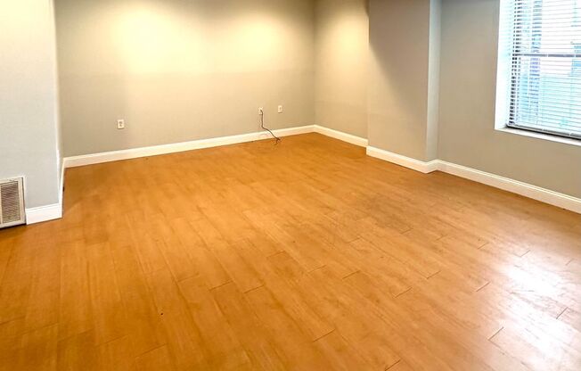 2 beds, 1 bath, 840 sqft, $2,095, Unit 247