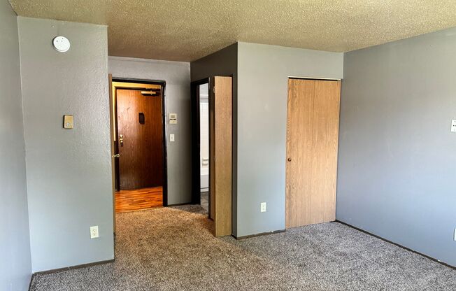 3 beds, 2 baths, 1,035 sqft, $945, Unit 1929-23