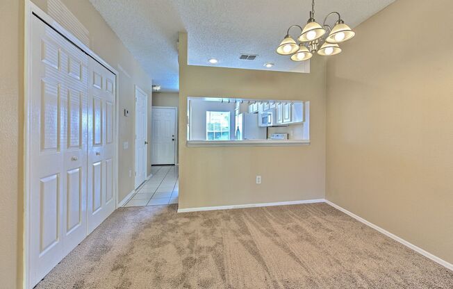 Very nice 2bed/2.5bath townhouse in gated Meadow Pointe!