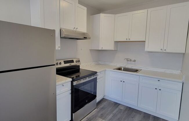 Studio, 1 bath, 450 sqft, $1,595, Unit 11