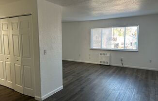 2 beds, 1 bath, 975 sqft, $1,050, Unit 32