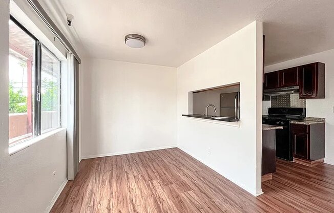 14746 Delano St Apt 1