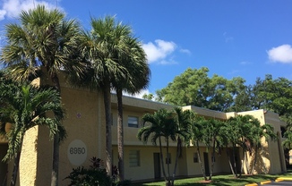 1 bed, 1 bath, 922 sqft, $1,750, Unit 6950-203