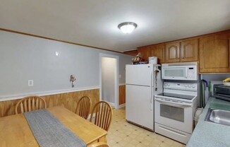 3 beds, 1 bath, 1,200 sqft, $3,350, Unit 2