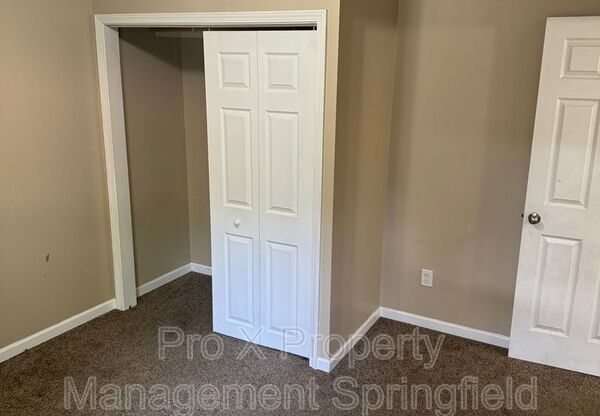 3 beds, 1 bath, 1,000 sqft, $1,045