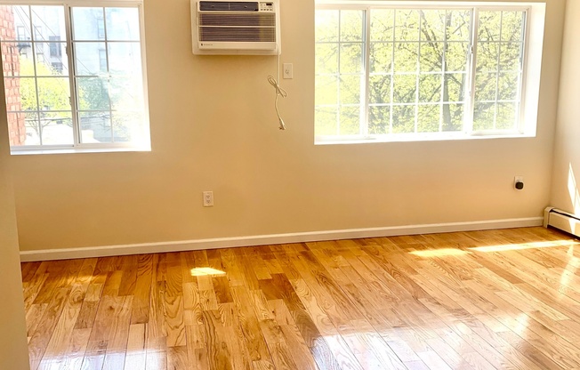449 E 53 ST