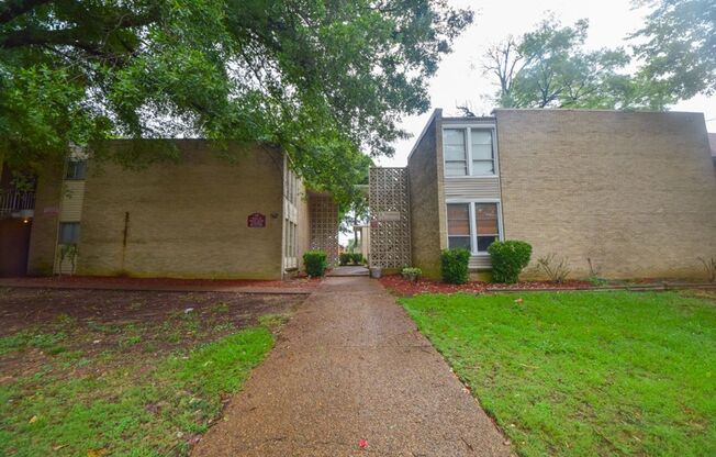 MUST SEE Luxury Condo in the heart of Midtown with updates throughout.
