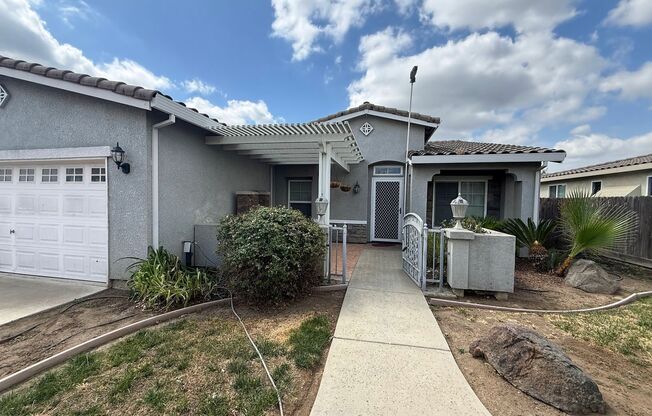 3 Bed 2 Bath in Dinuba!
