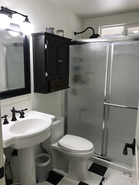 2 beds, 1 bath, $2,000