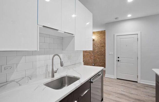 2 beds, 1 bath, 674 sqft, $2,200, Unit 6956-1
