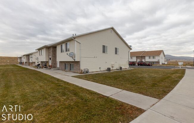 1665 W Tremonton