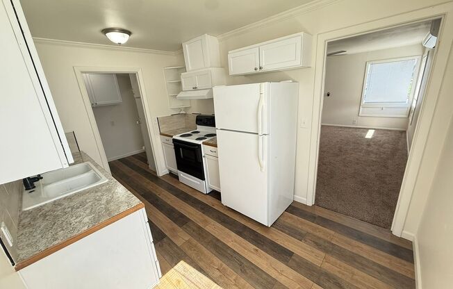 1418 - 1420 Queen Ave