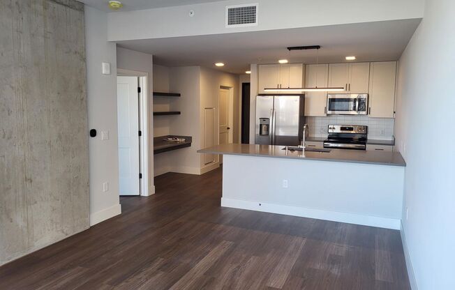 1 bed, 1 bath, 808 sqft, $2,450, Unit #327