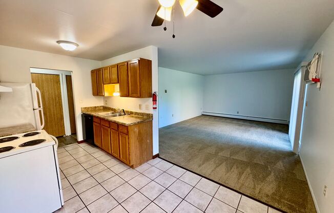 2 beds, 1 bath, 900 sqft, $1,295, Unit 56