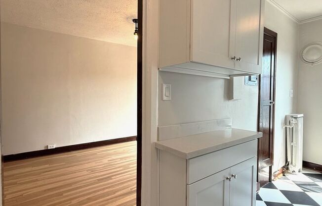 Studio, 1 bath, 330 sqft, $1,525, Unit 406