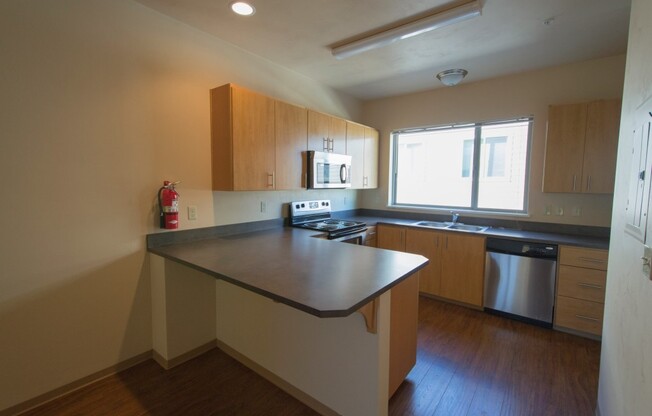 2 beds, 1.5 baths, 850 sqft, $1,700, Unit 28