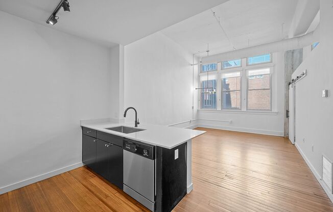 1 bed, 1 bath, 735 sqft, $1,816, Unit 100-514