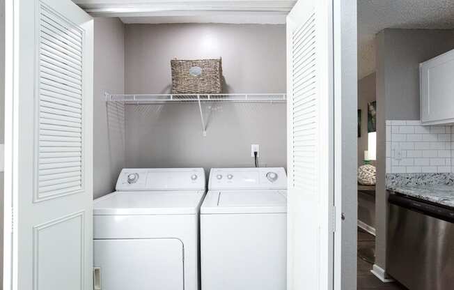 Laundry Room at Vue on Medlock, Peachtree Corners, GA, 30092