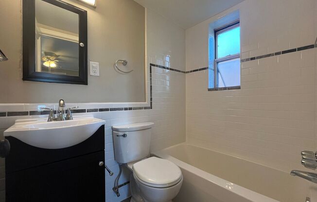 1 bed, 1 bath, $830, Unit 105