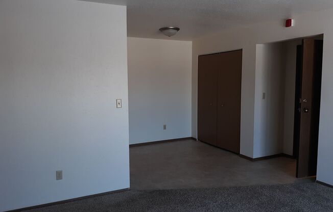 2 beds, 1 bath, 650 sqft, $720, Unit 817-17