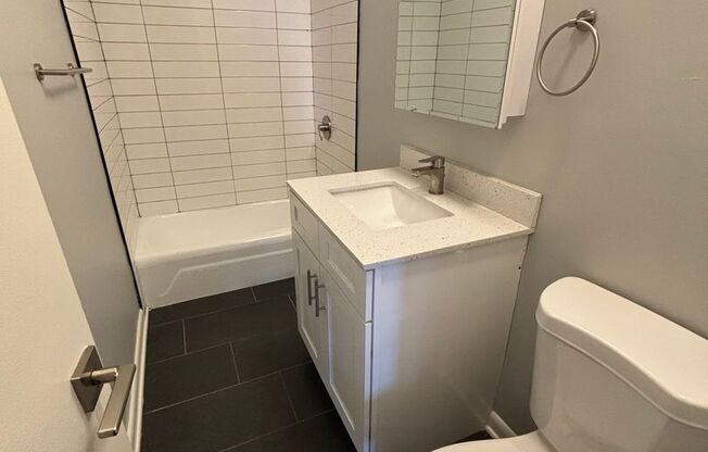 1 bed, 1 bath, 775 sqft, $2,295, Unit 839-2A