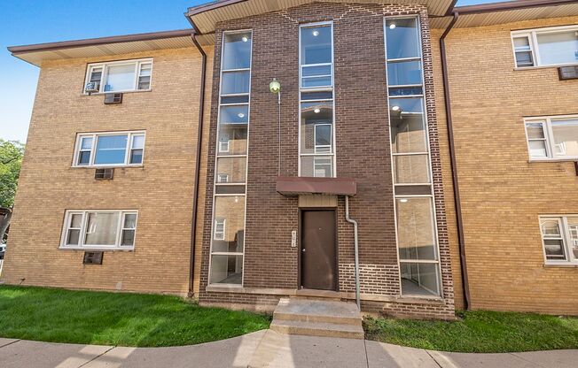 7818-7820 South Shore Drive