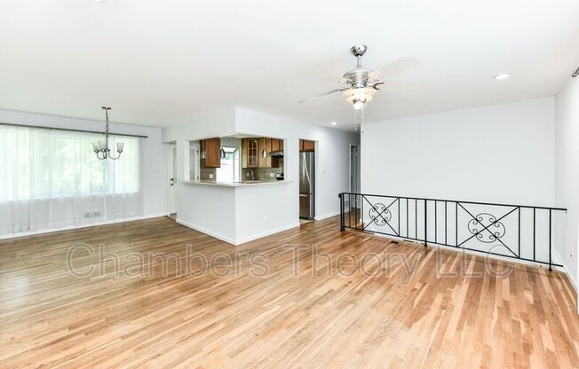 821 NINOVAN RD SE