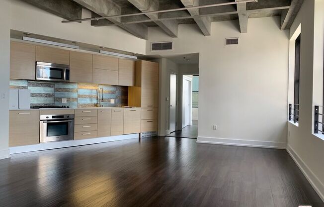 1 bed, 1.5 baths, 902 sqft, $3,011, Unit 1214