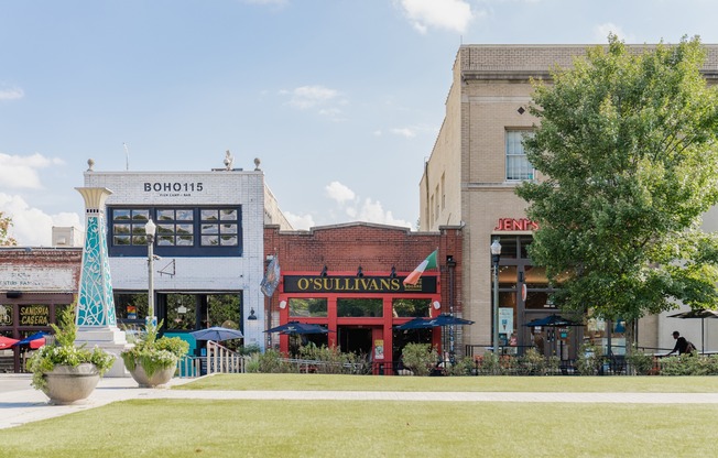 Here at Modera Decatur, connections come easy, and you can enjoy having shopping and dining at your fingertips.
