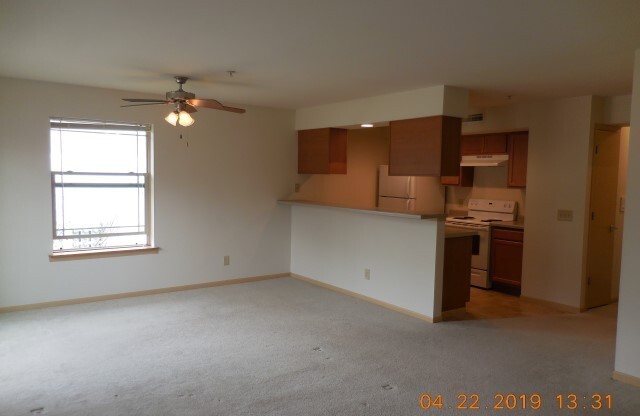 2 beds, 1 bath, 1,000 sqft, $1,645, Unit 5018 - 201