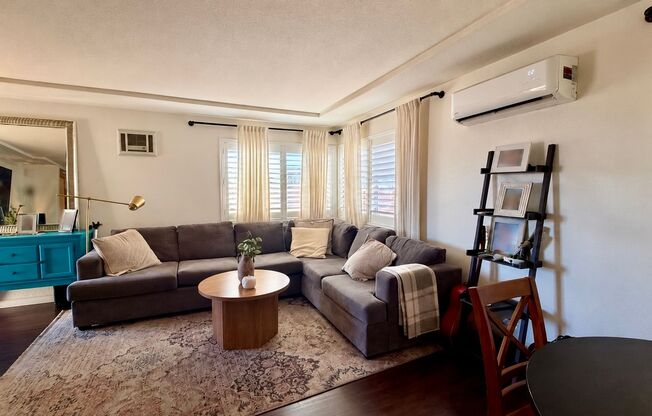 Beautifully renovated 2 BD, 1 BA condo with A/C for rent in City Heights!