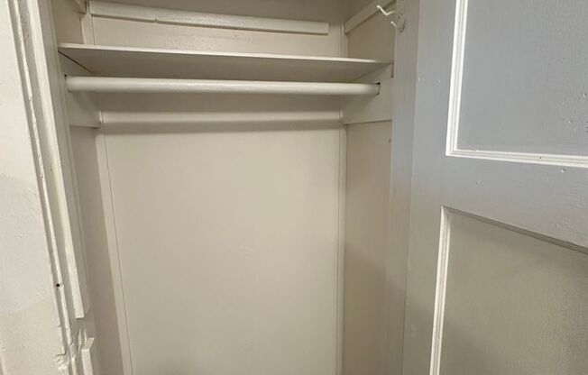 Studio, 1 bath, $725, Unit 35
